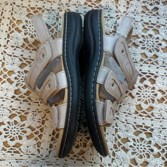 Clarks Beige Strappy Sandals Velcro Strap - Picture 1 of 6